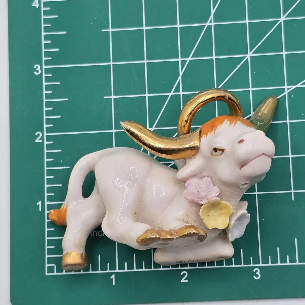 Vtg Napco ANGEL‎ Bull Cow Salt  Pepper Figurine Shaker Single Halo & Flowers